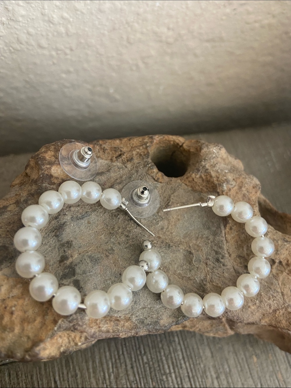 5/$10β€οΈβ€οΈβ€οΈNEW Classic Faux Pearl Hoop Stud Earrings